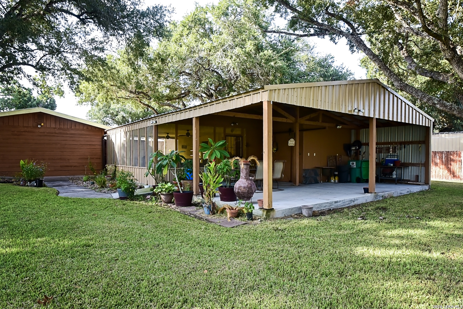 main property photo 38