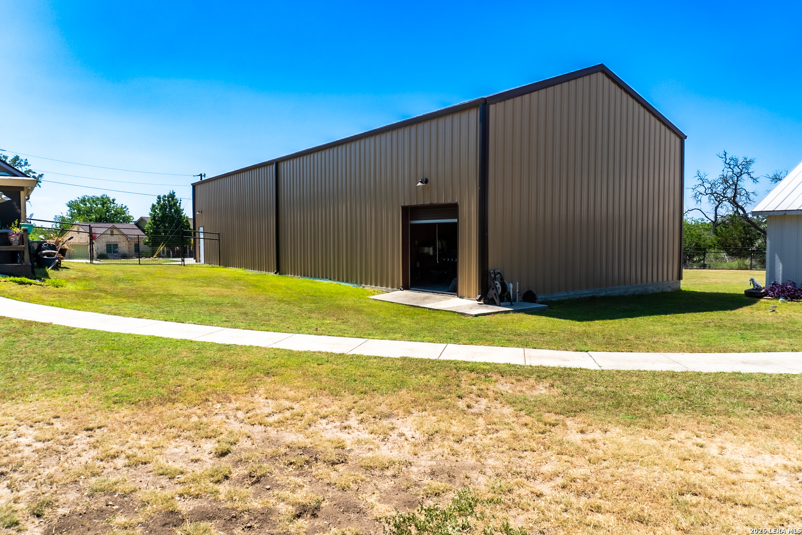 main property photo 17