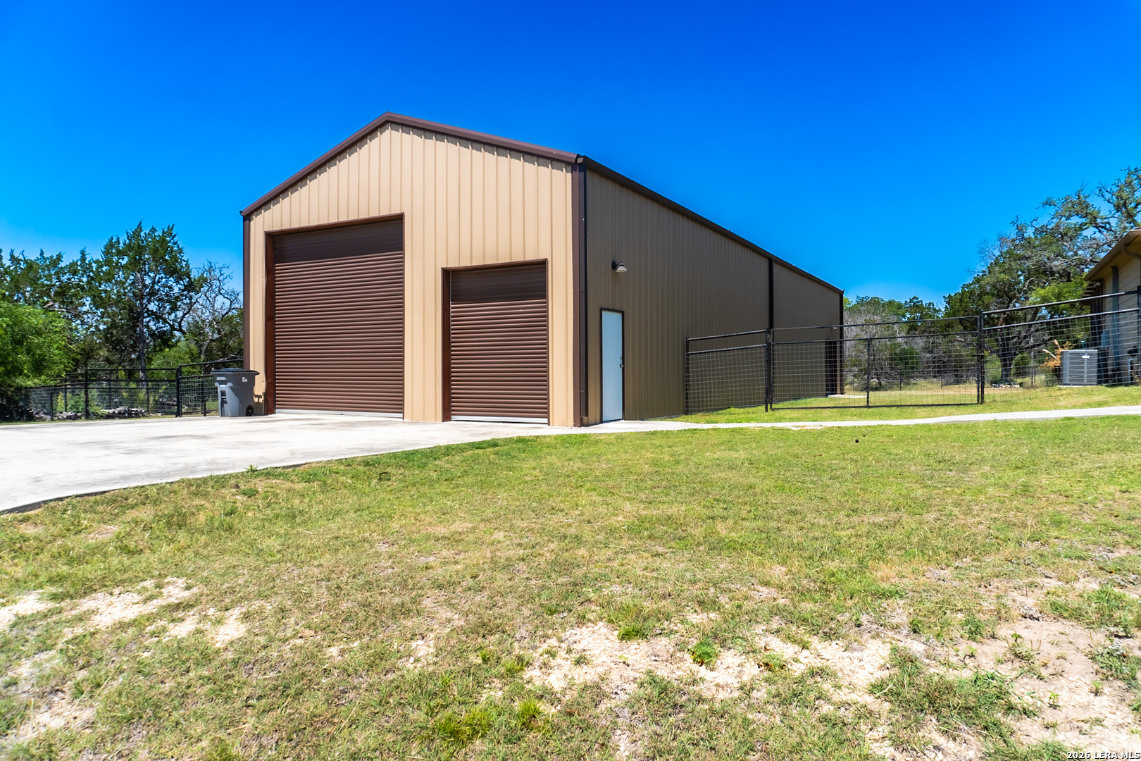 main property photo 18