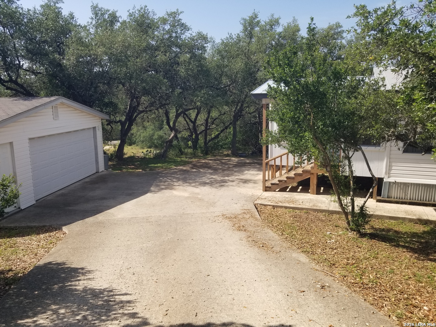 main property photo 40