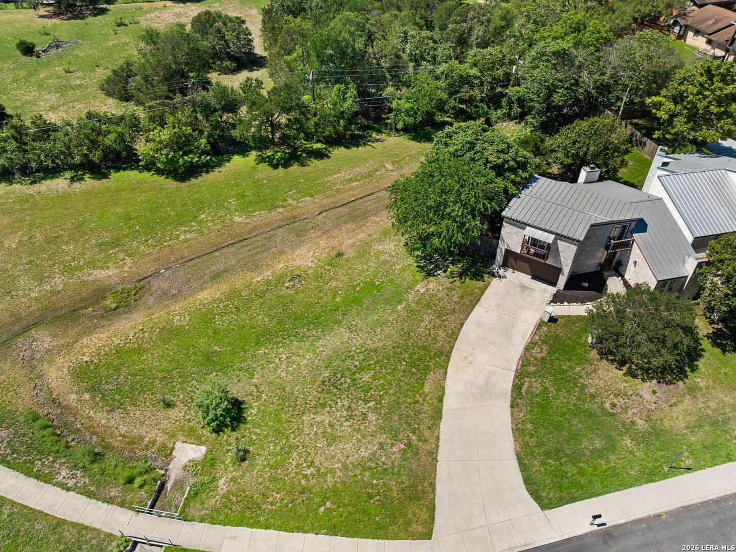main property photo 32
