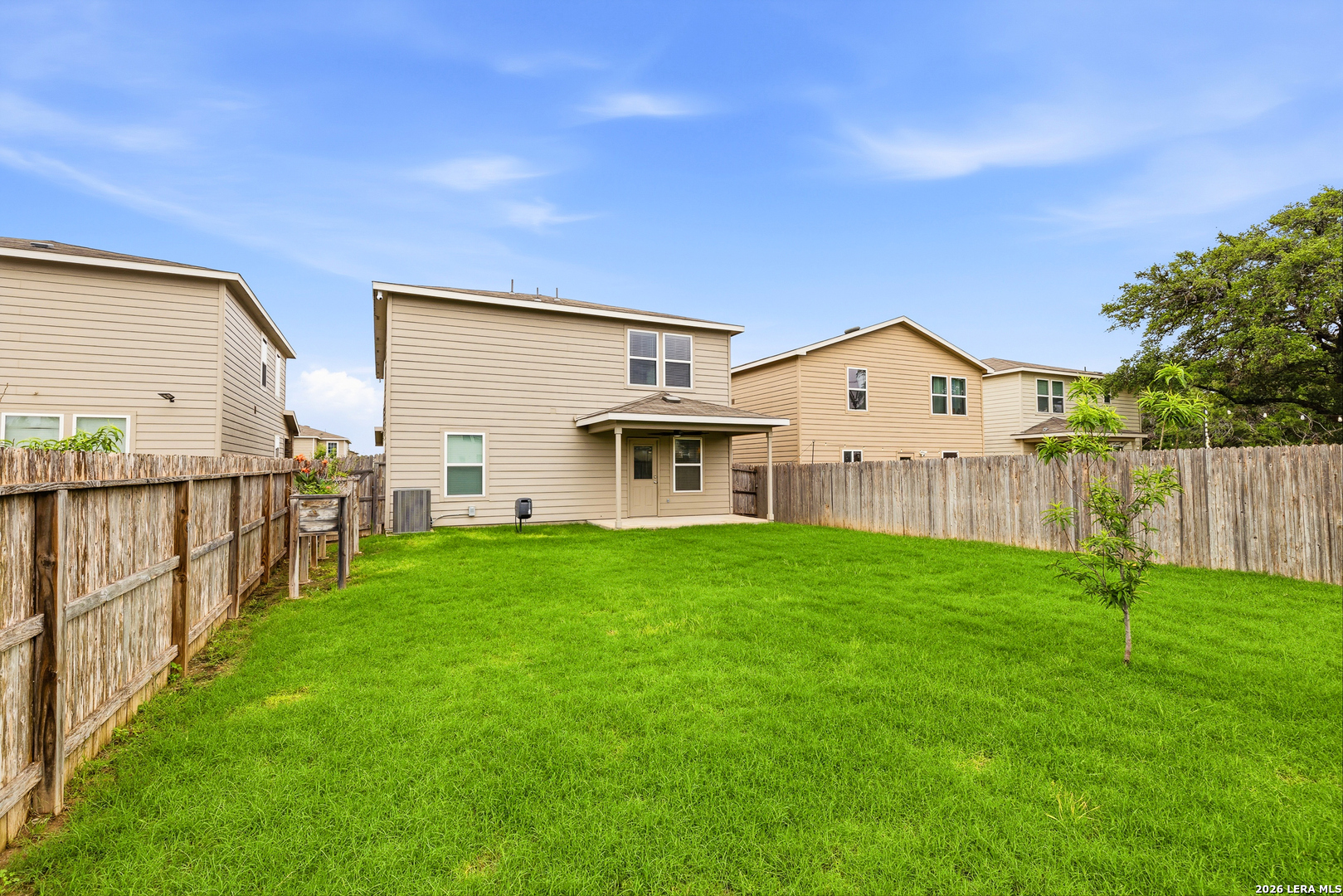 main property photo 28
