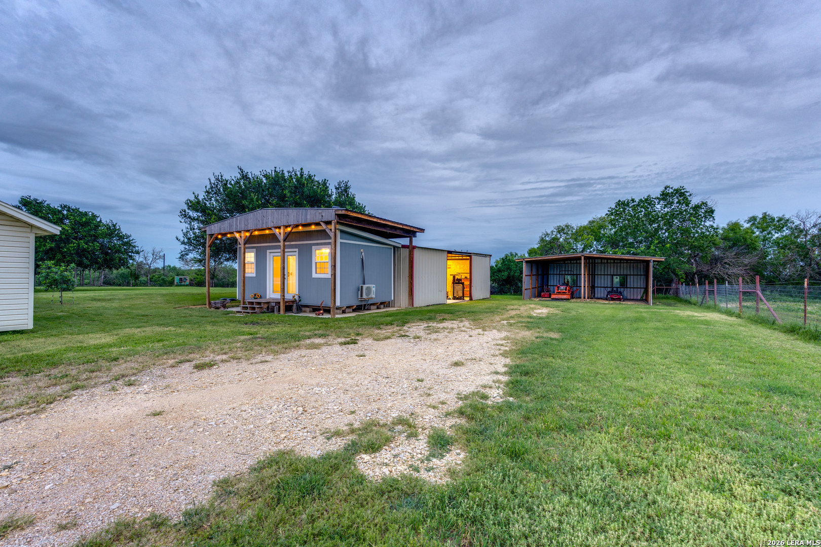 main property photo 23