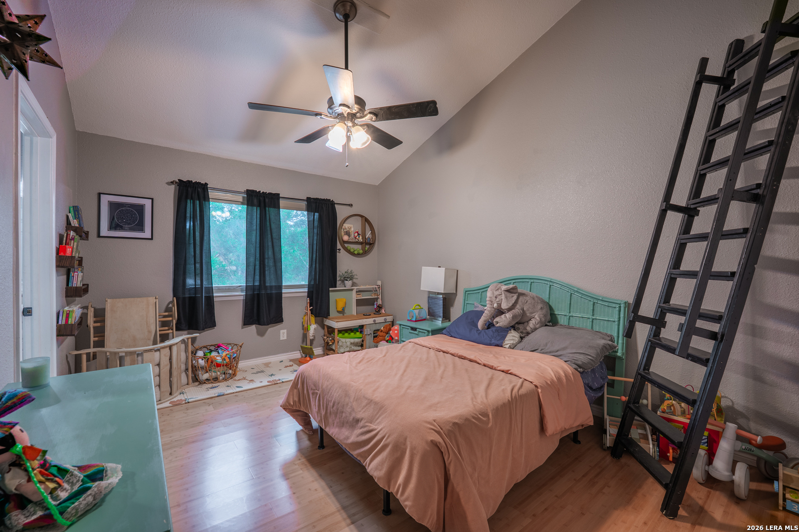 main property photo 19