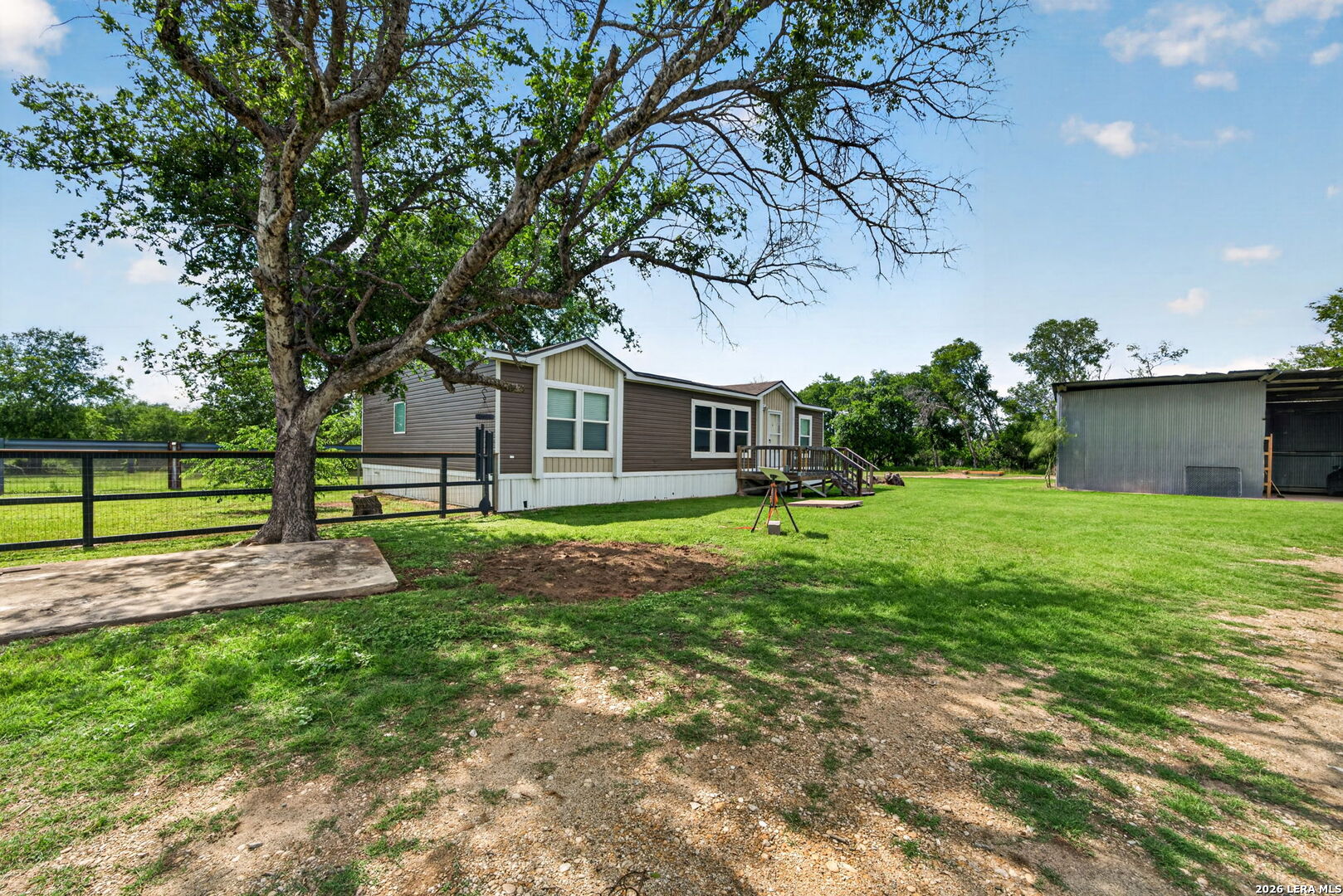 main property photo 9