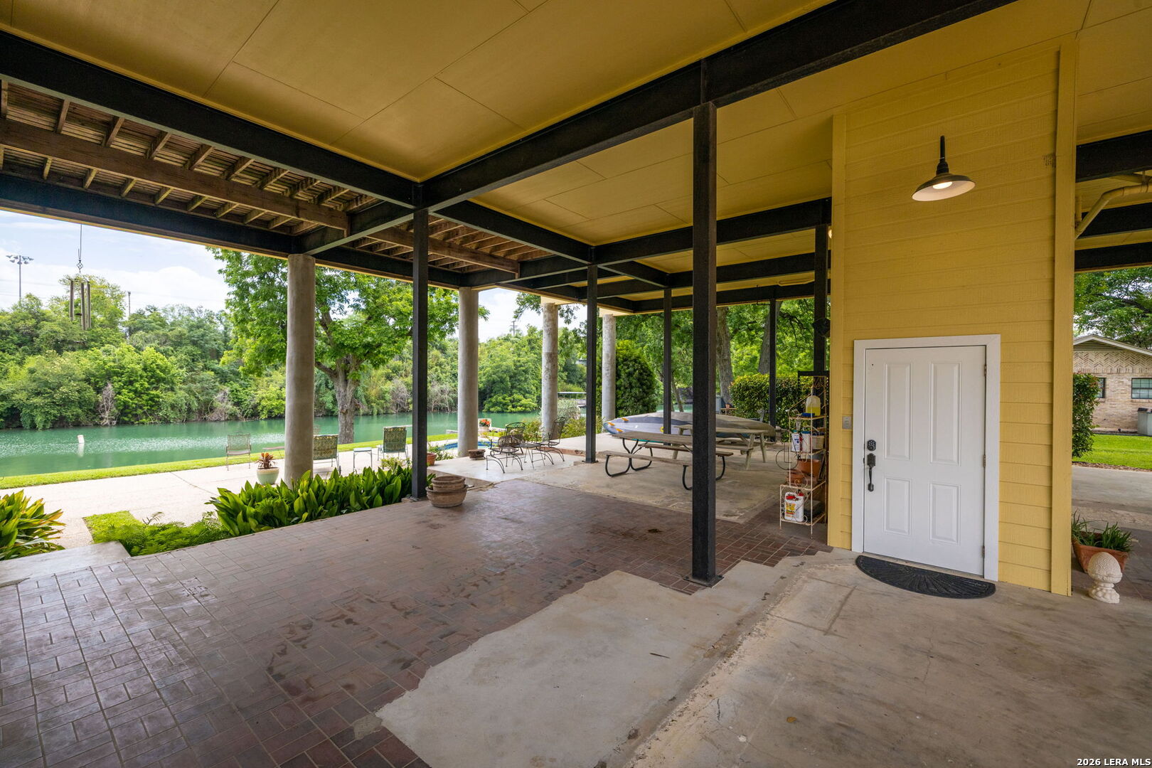 main property photo 32