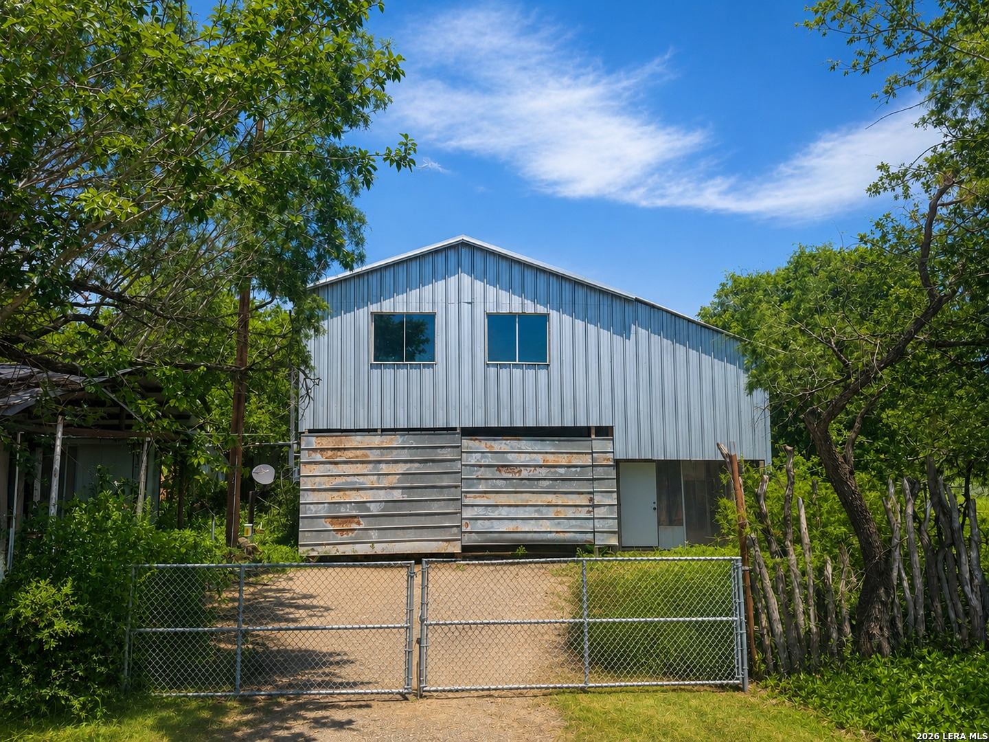 main property photo 2