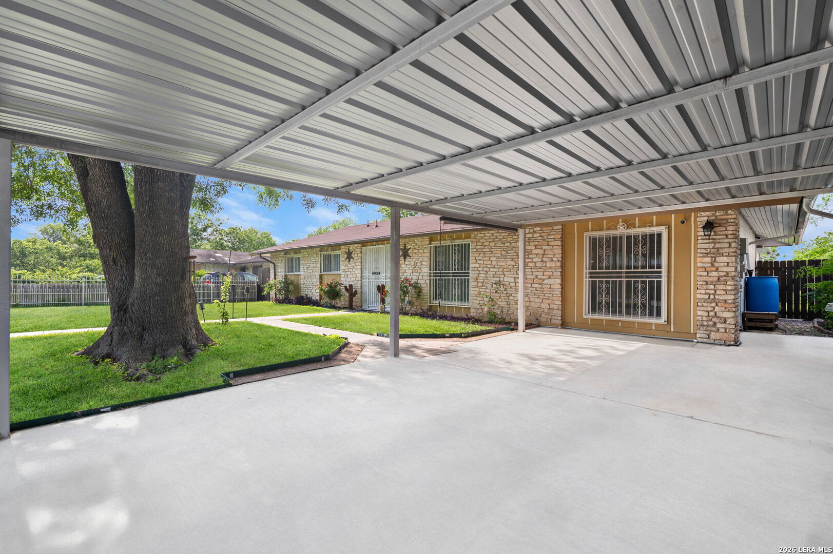 main property photo 3