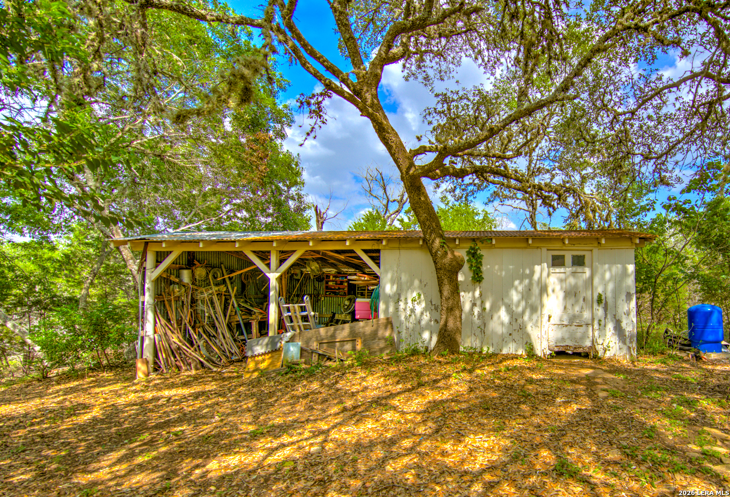 main property photo 28