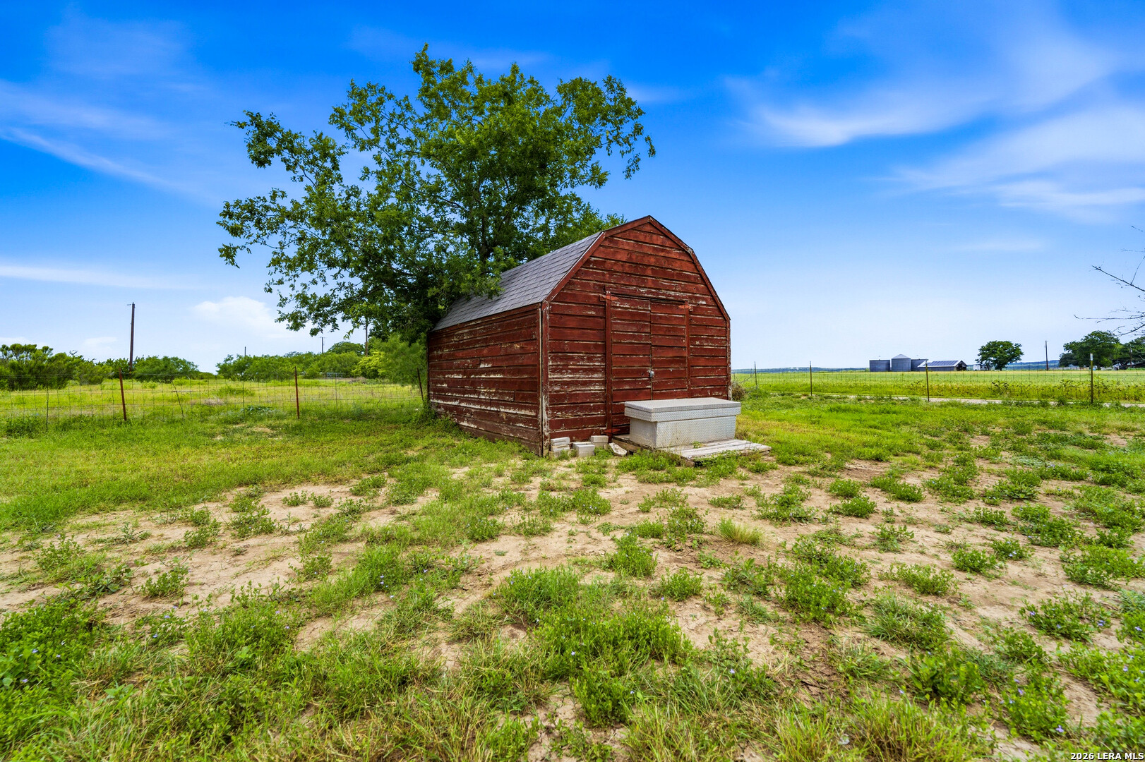 main property photo 14