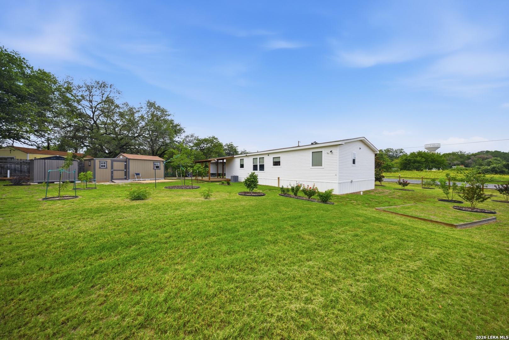 main property photo 28