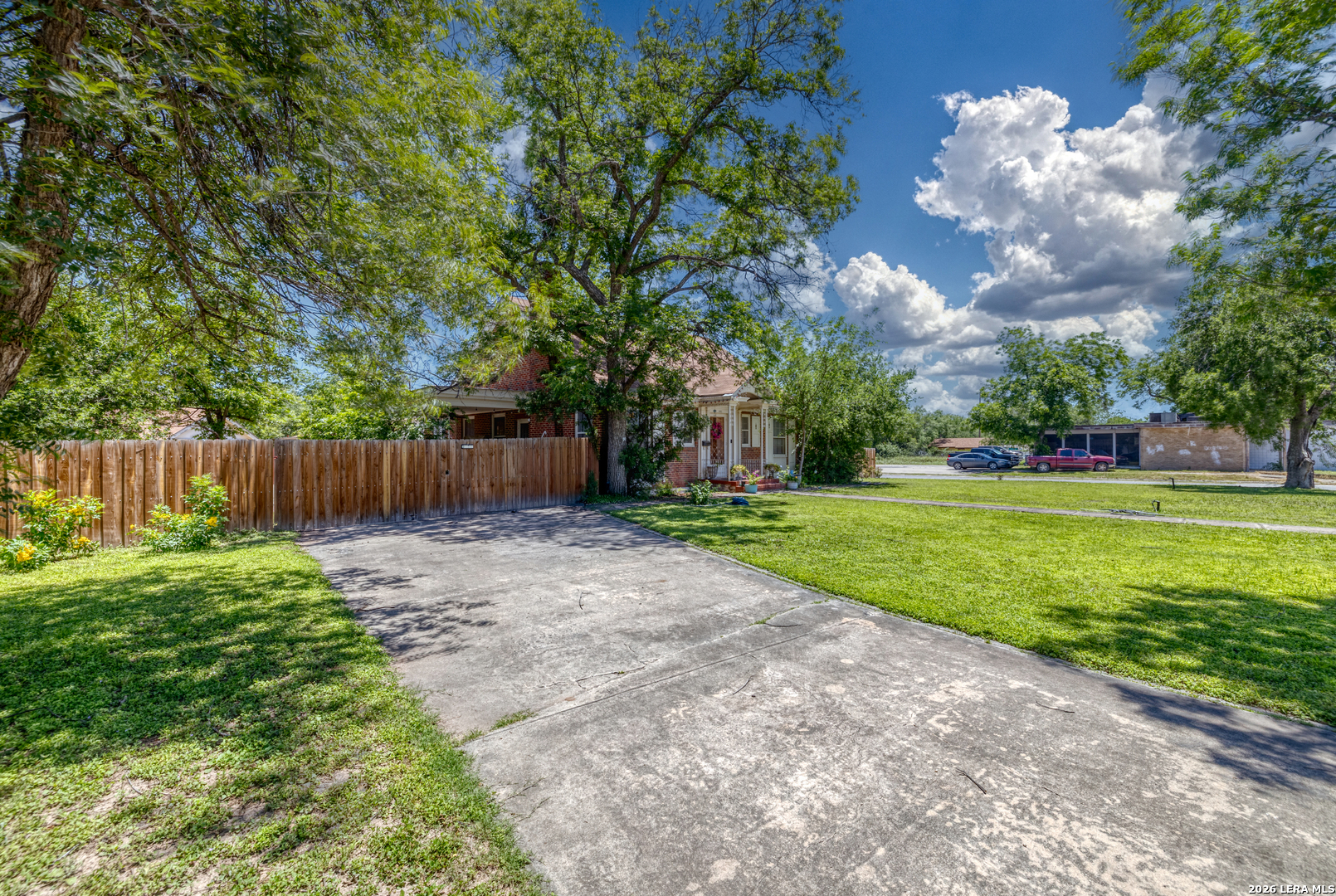 main property photo 6