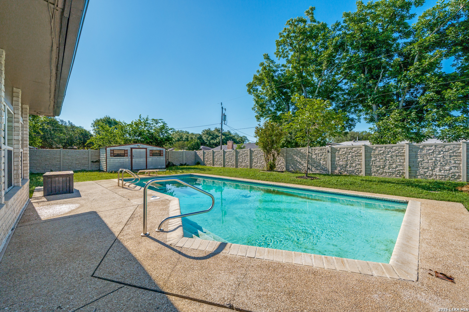 main property photo 32