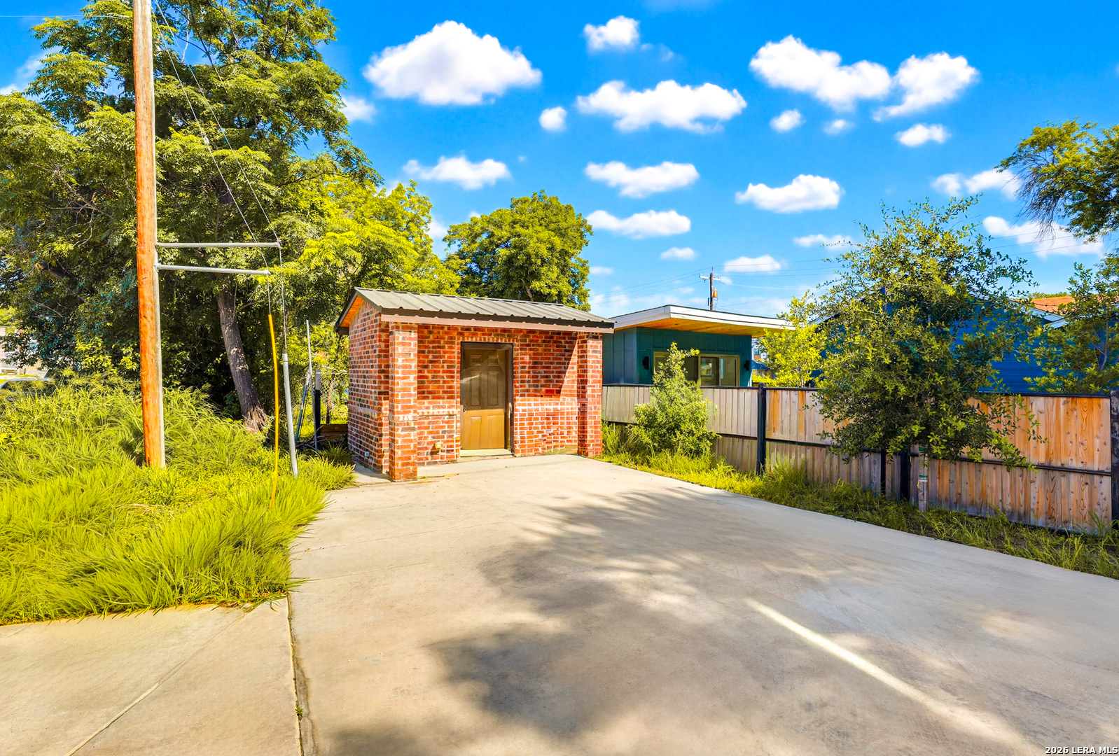 main property photo 40