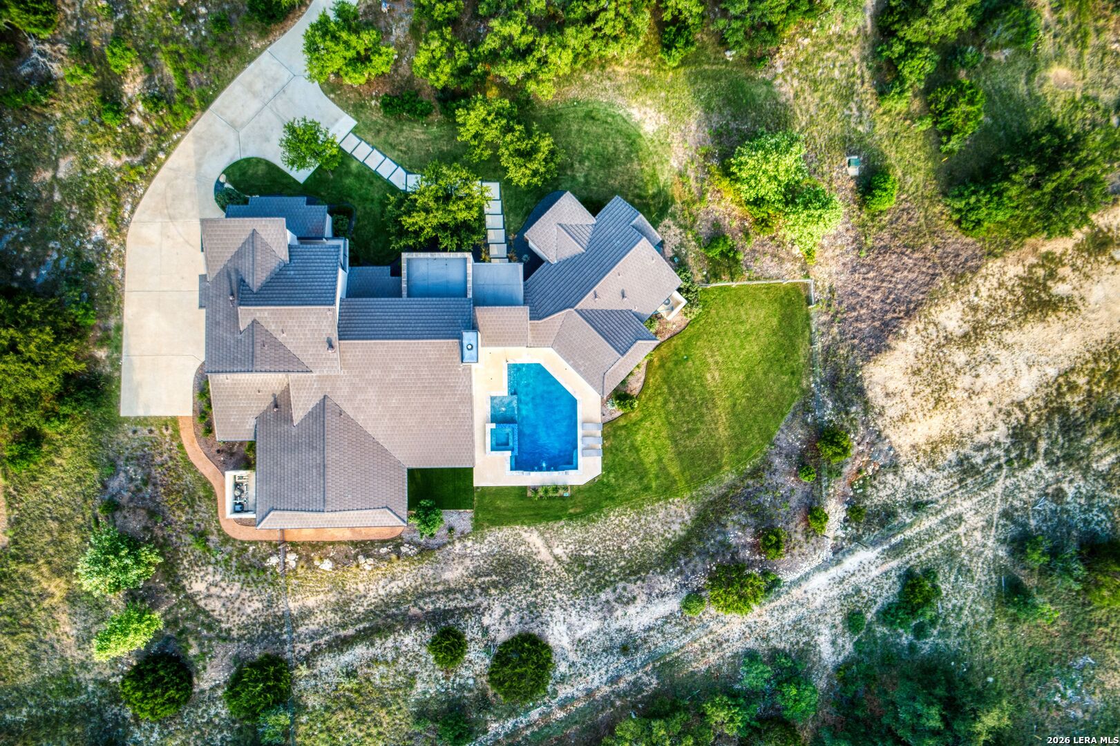 main property photo 18
