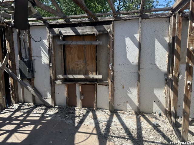 main property photo 9