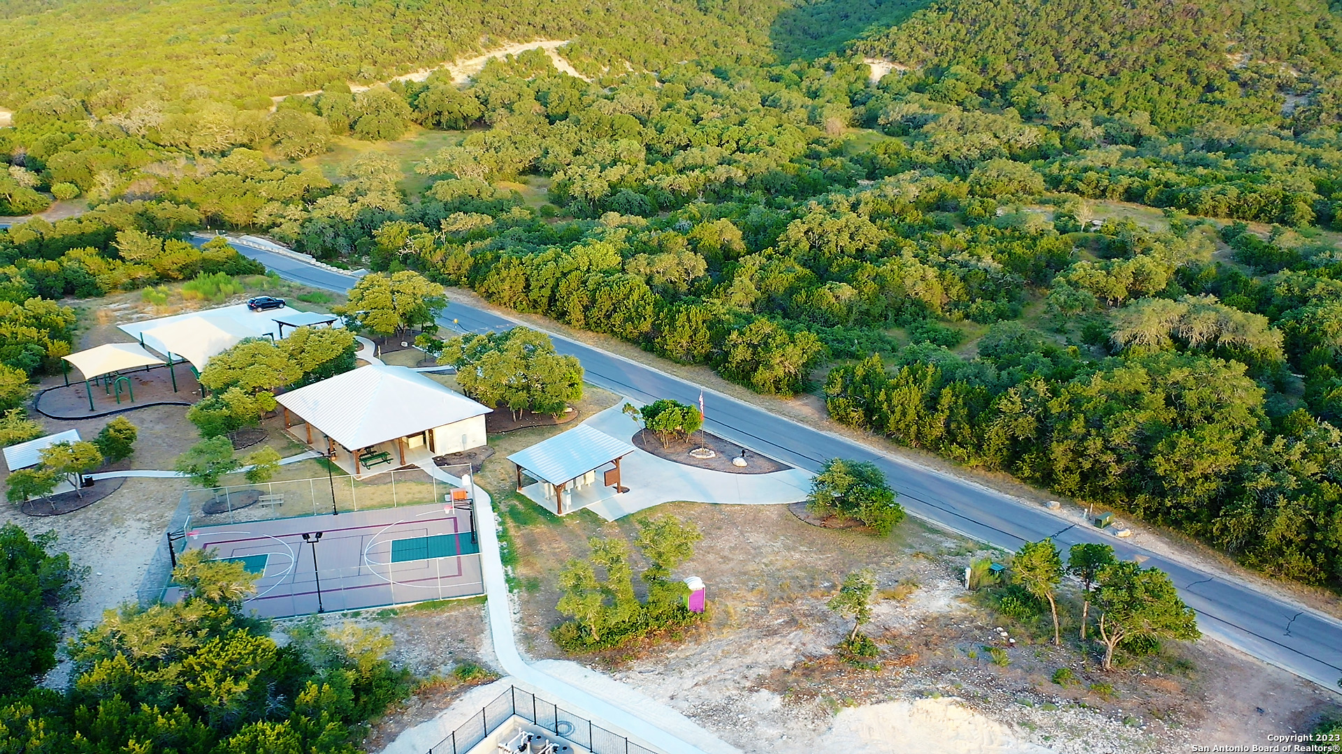 main property photo 28