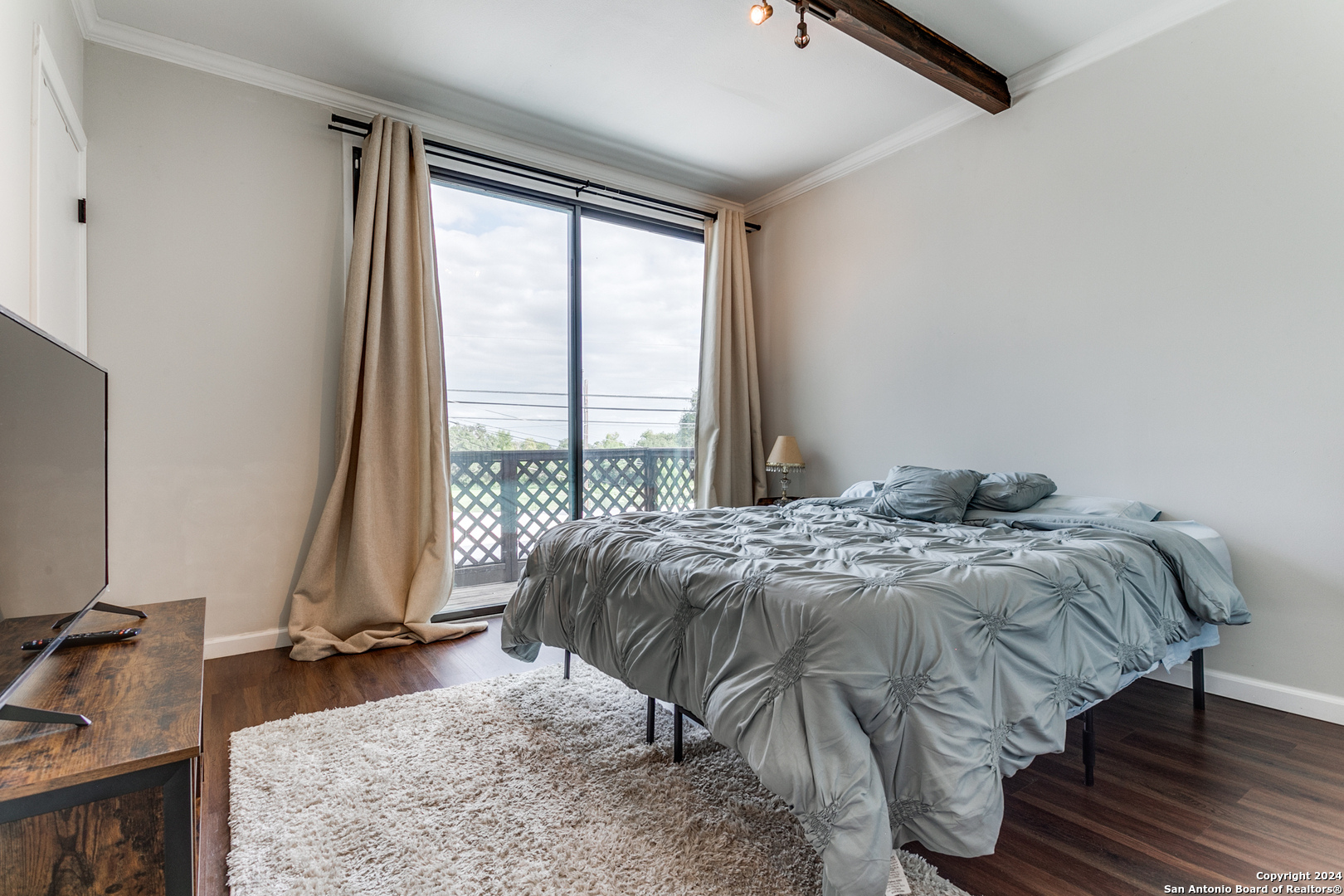 main property photo 18