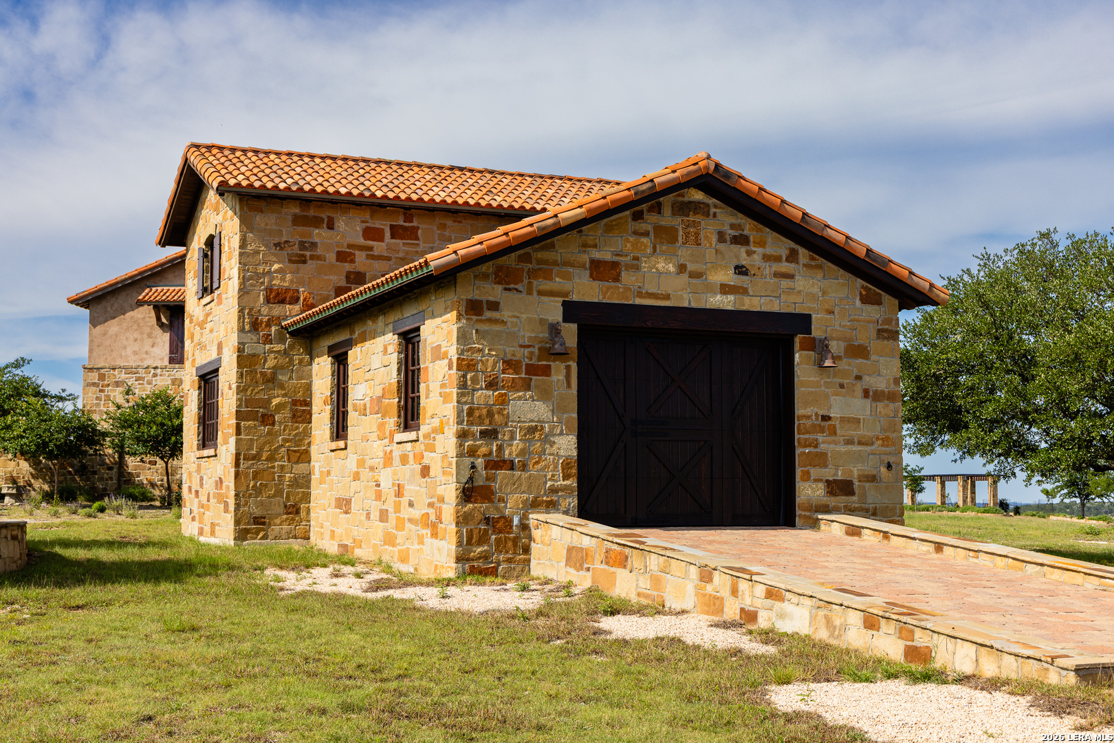 main property photo 94
