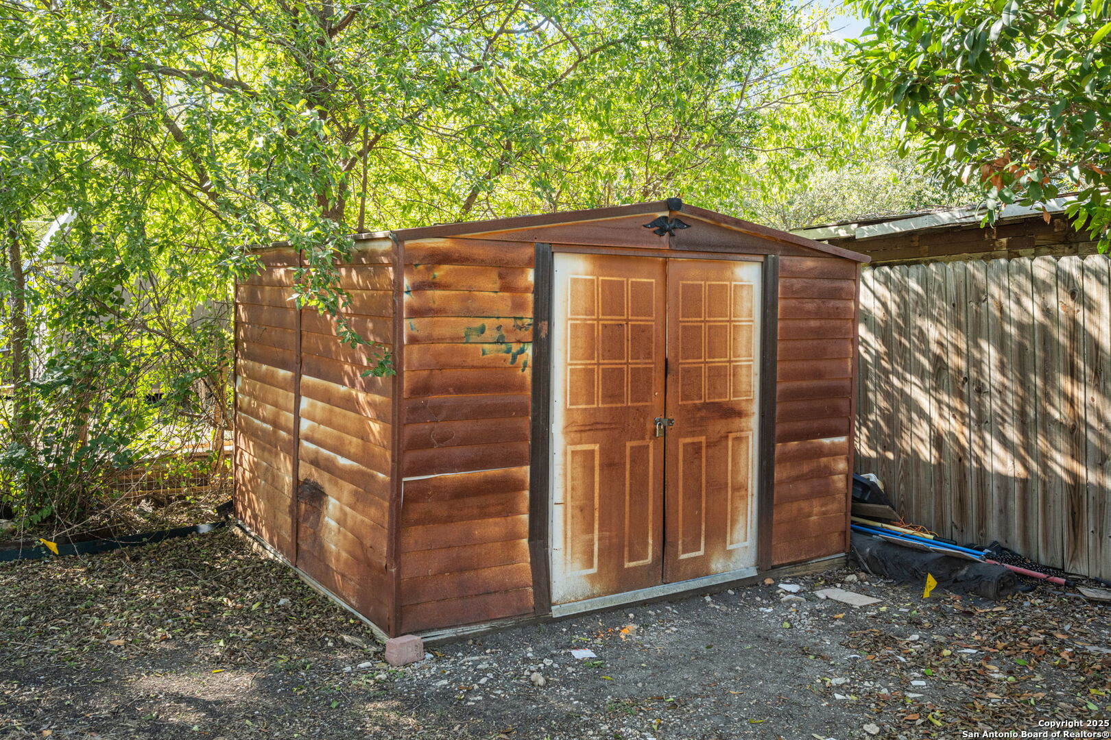main property photo 25