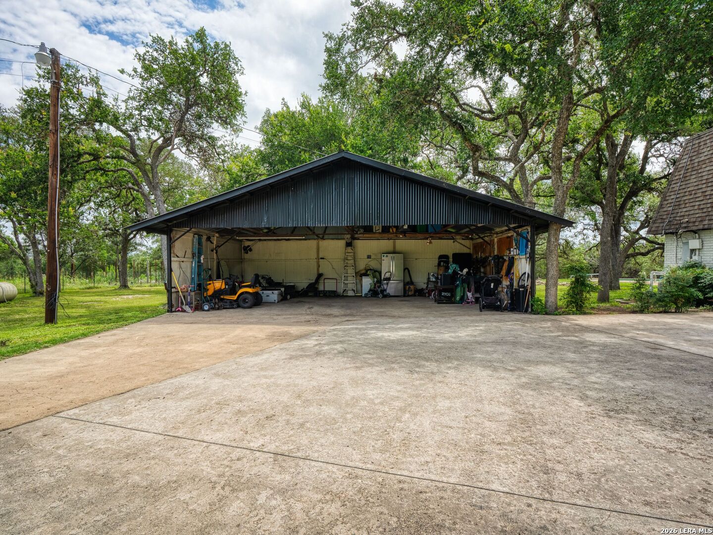 main property photo 9