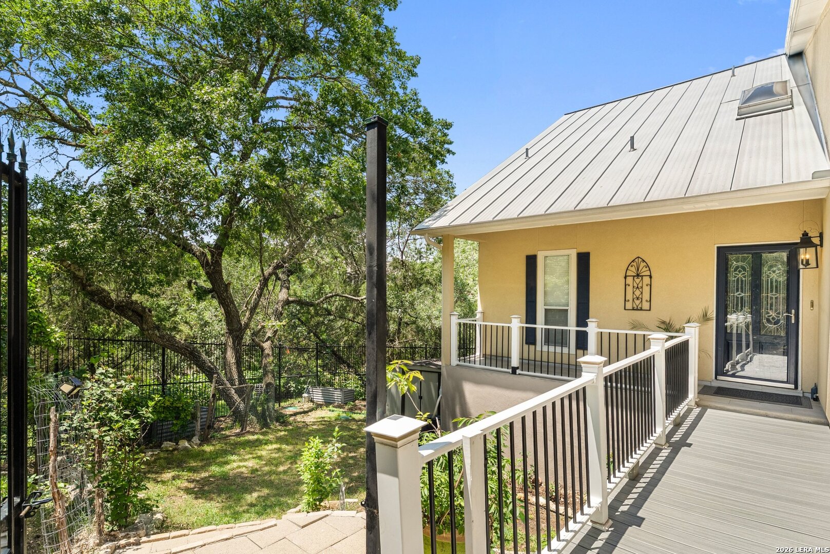 main property photo 40