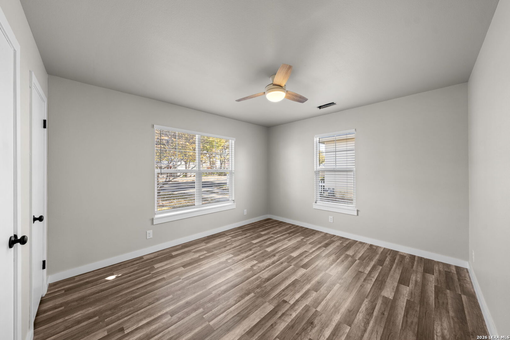property viewer photo 11