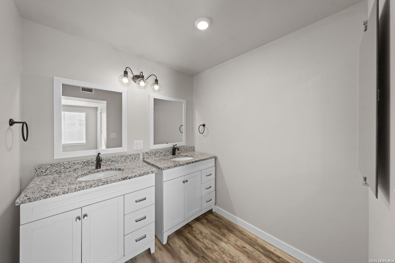 property viewer photo 12