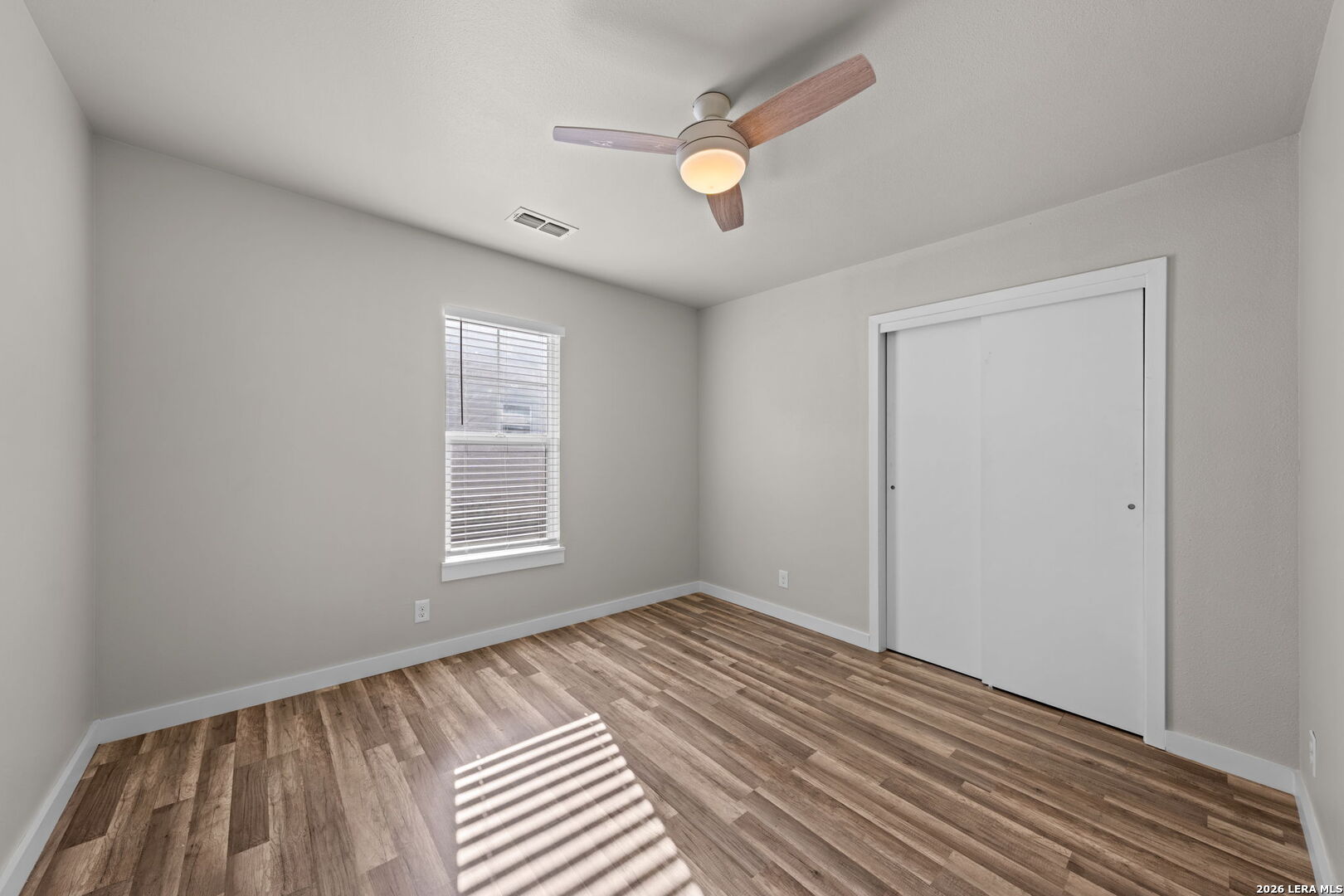 property viewer photo 16