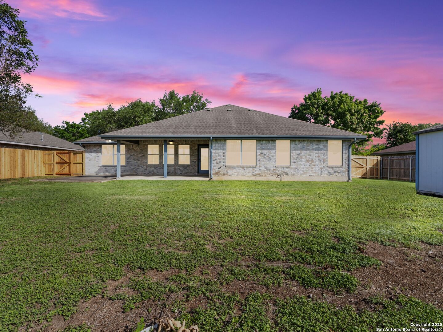 main property photo 28