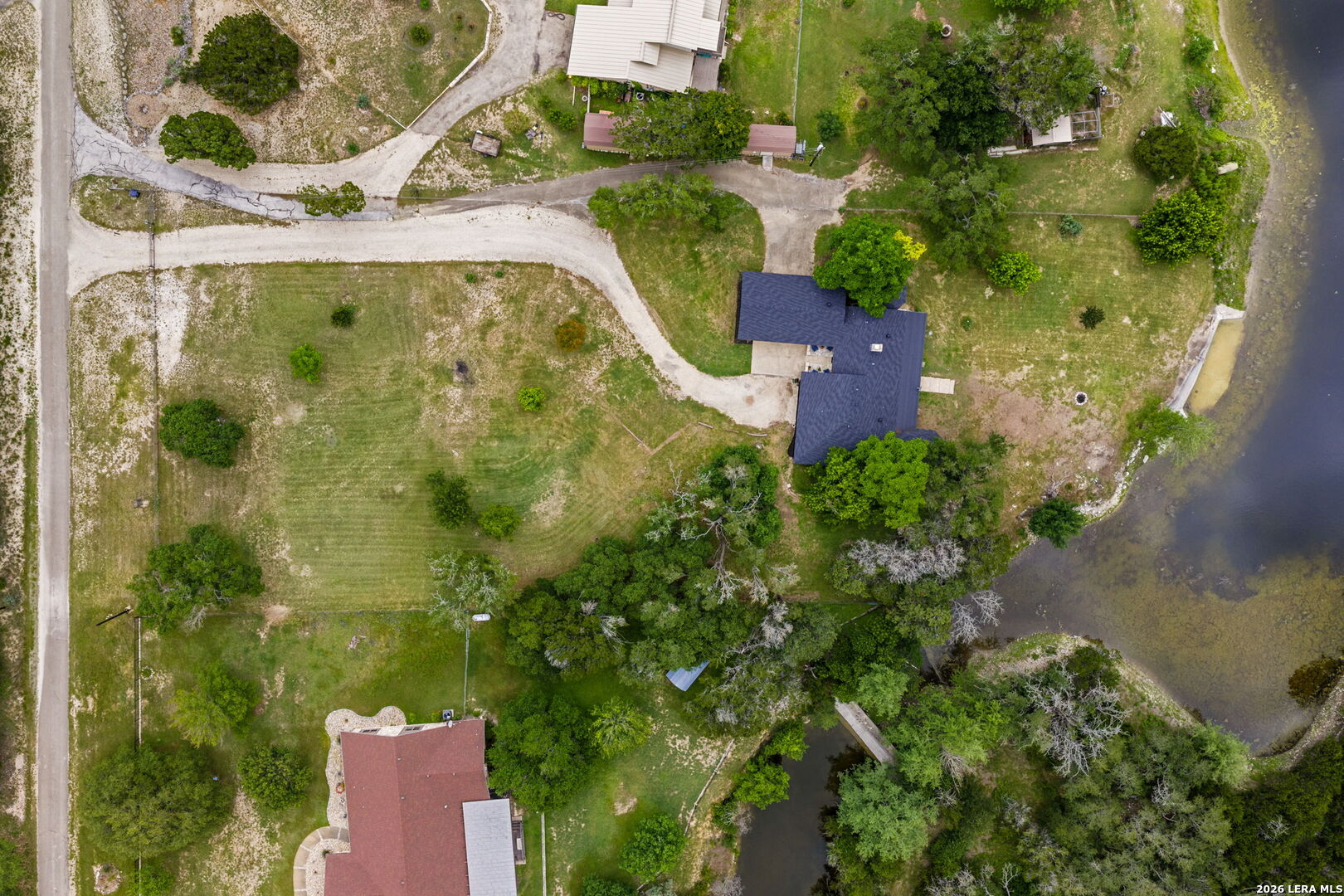 main property photo 28