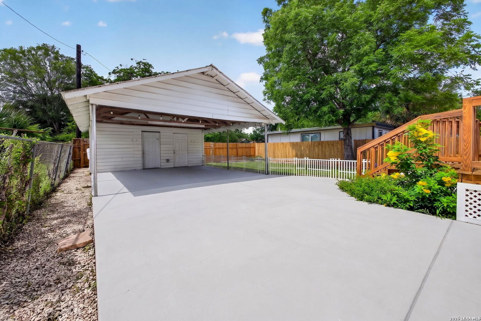 main property photo 16