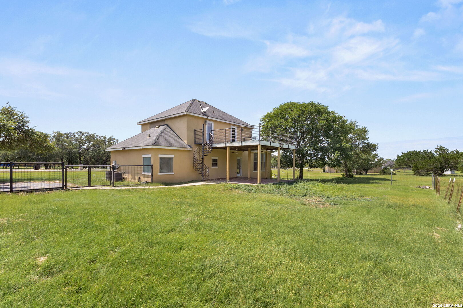 main property photo 28