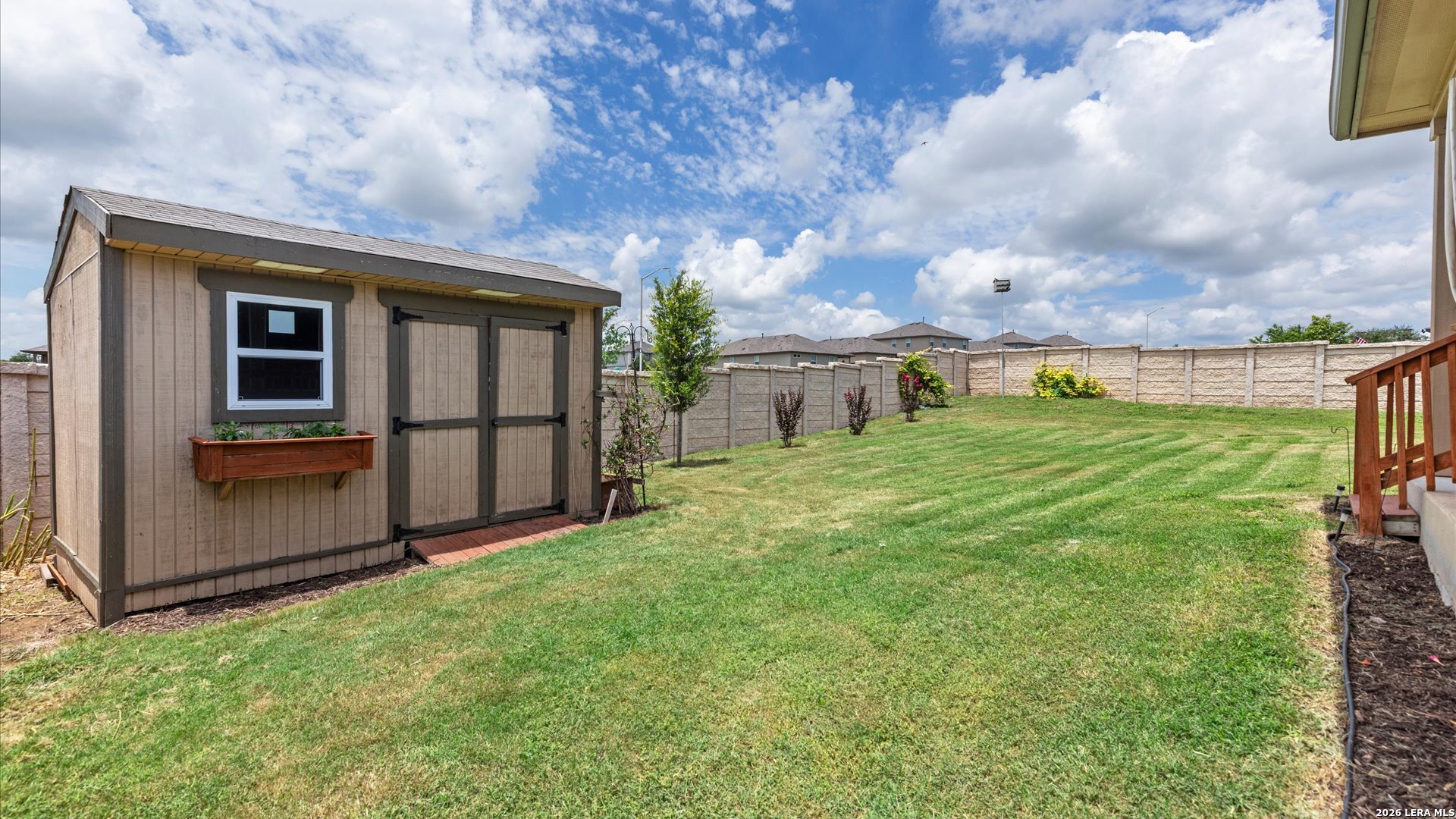 main property photo 28