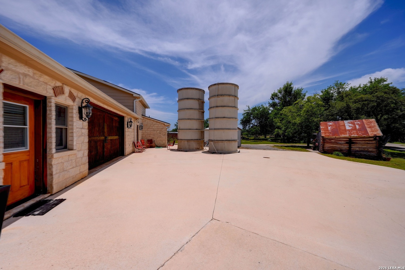 main property photo 28