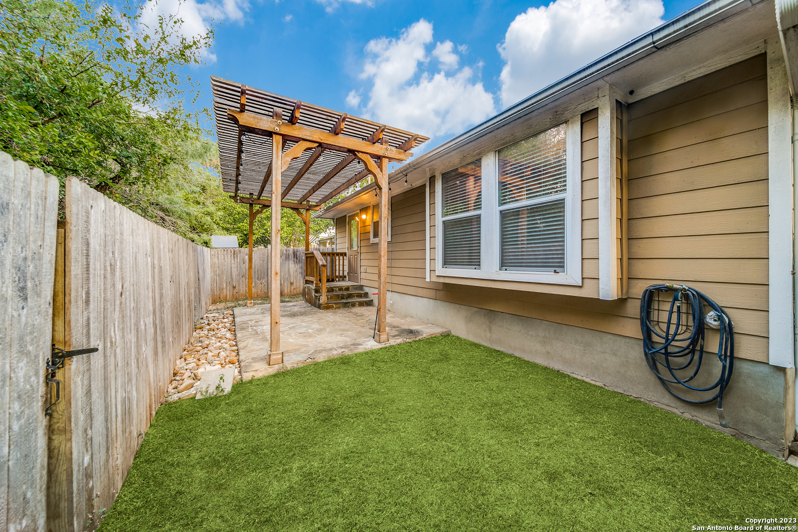 main property photo 11