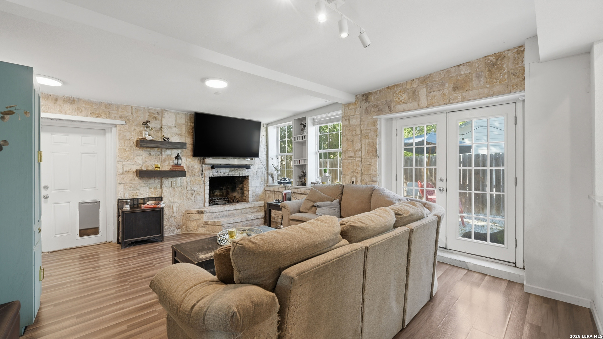 main property photo 6