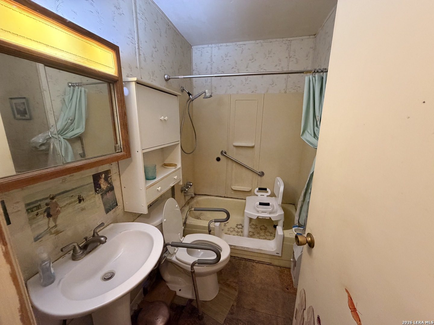 main property photo 9