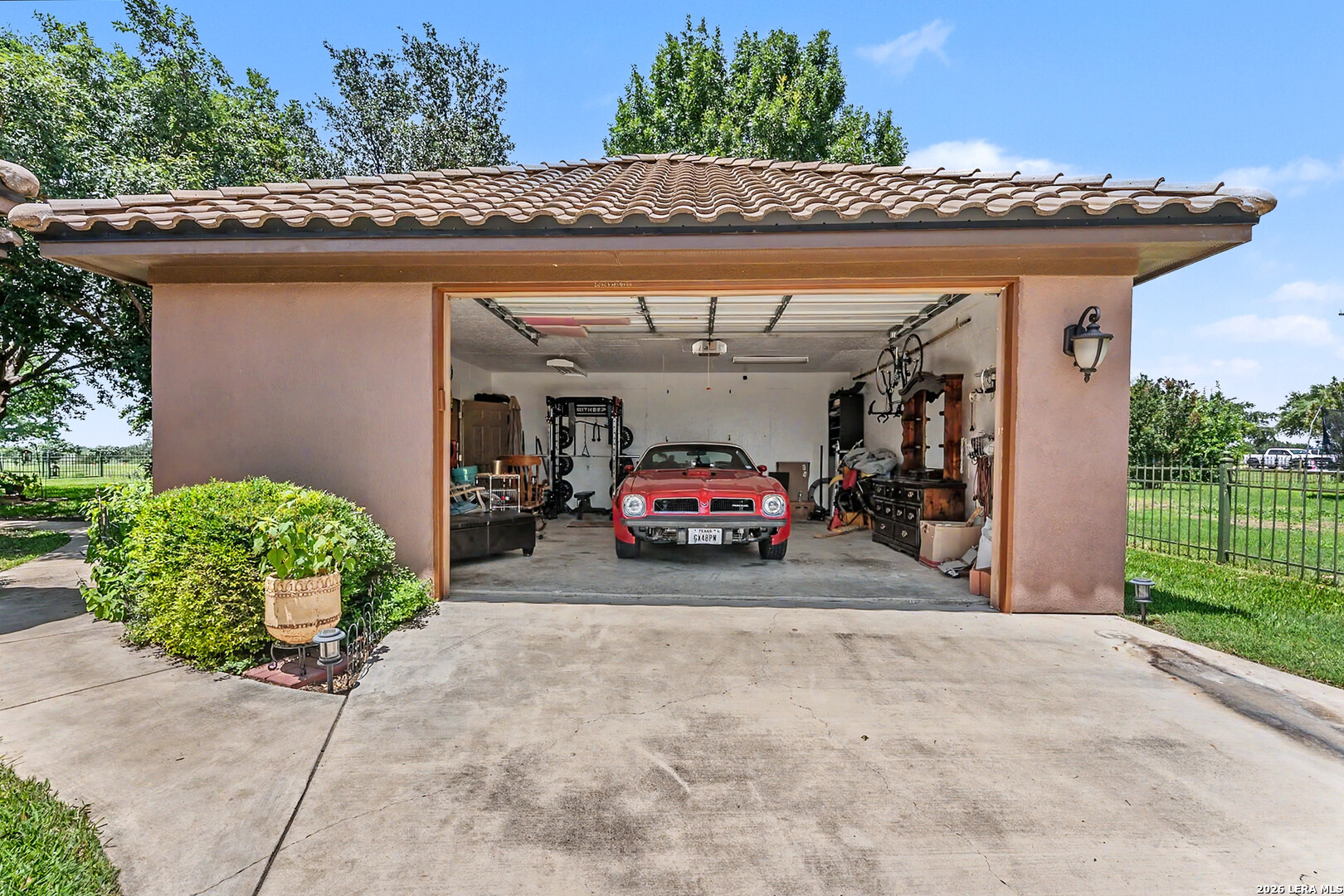 main property photo 10