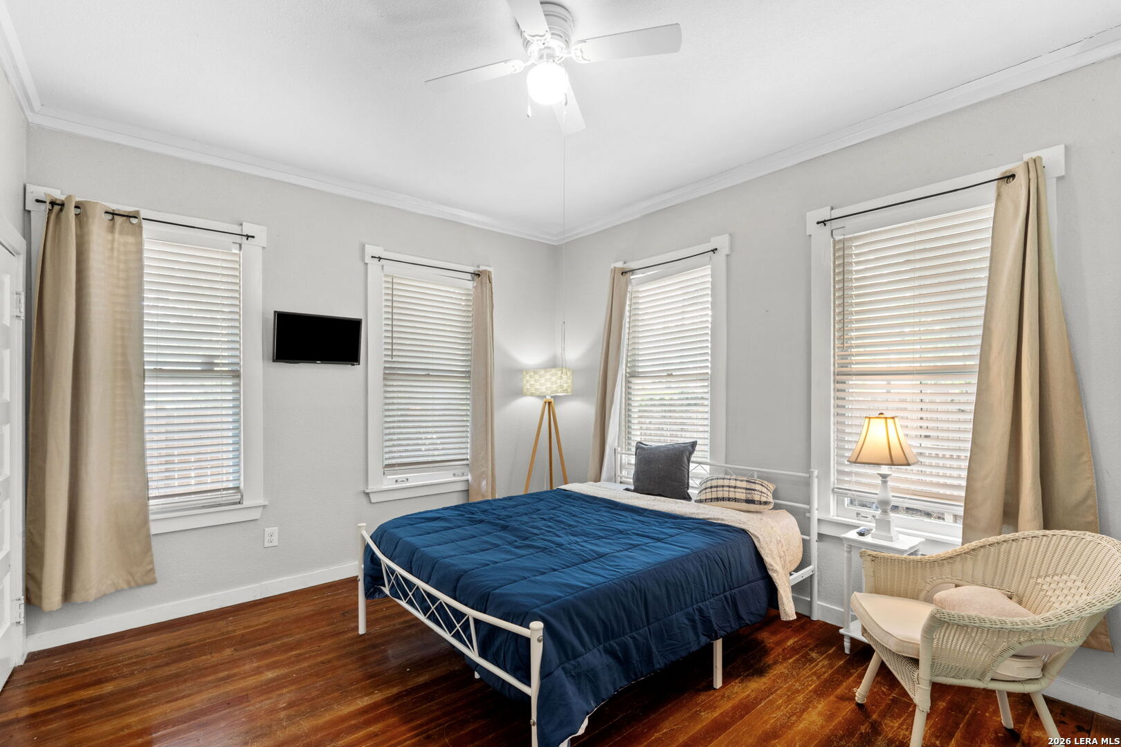 main property photo 9