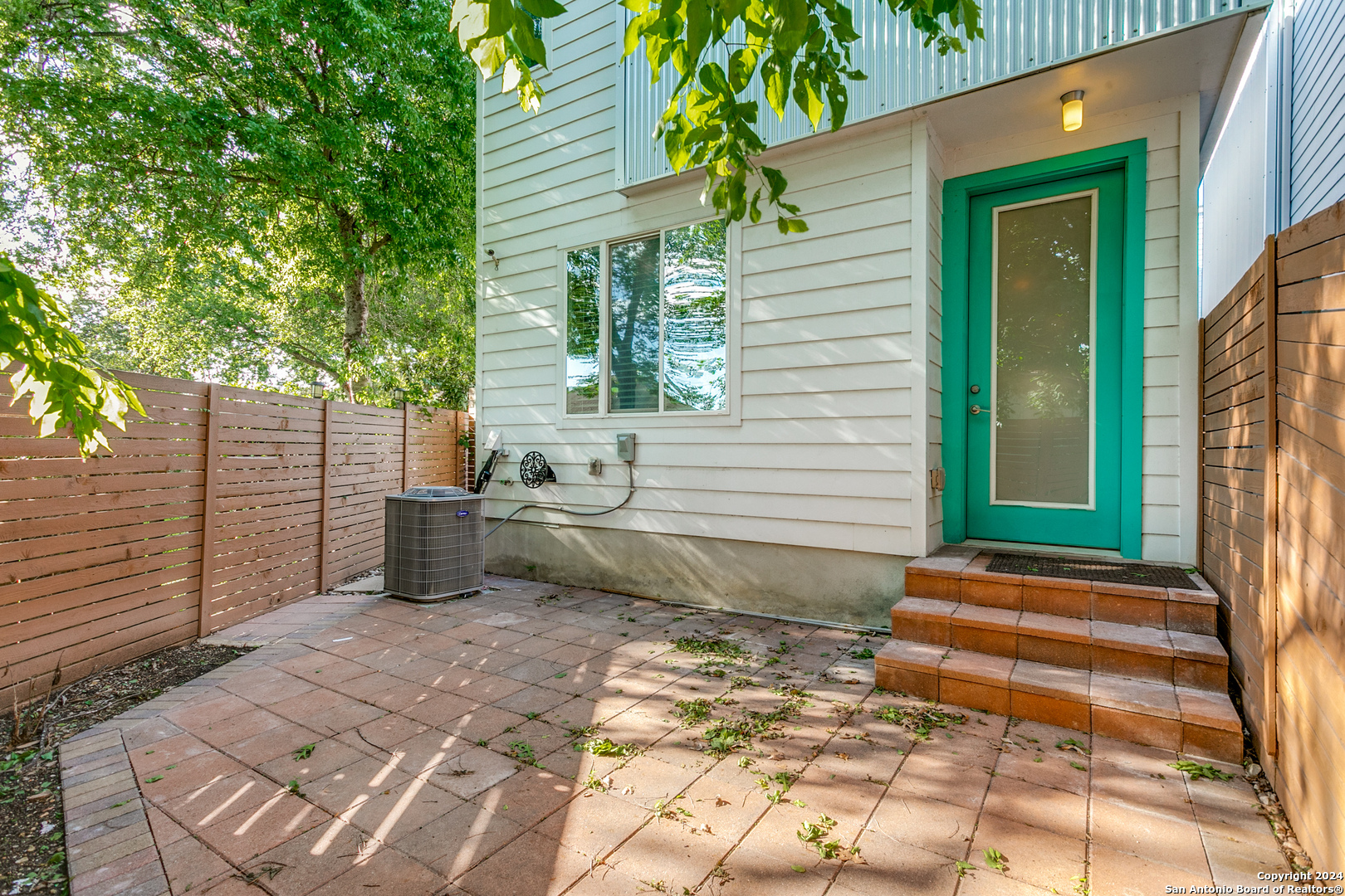 main property photo 23