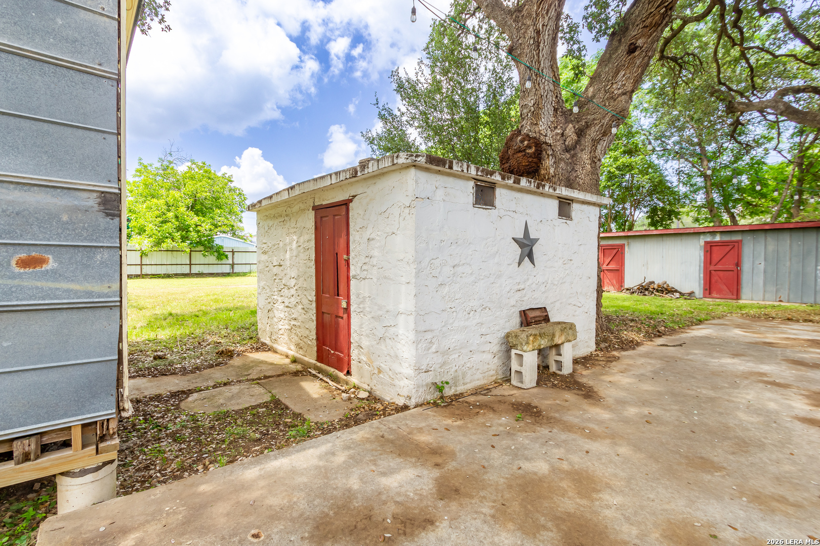 main property photo 25
