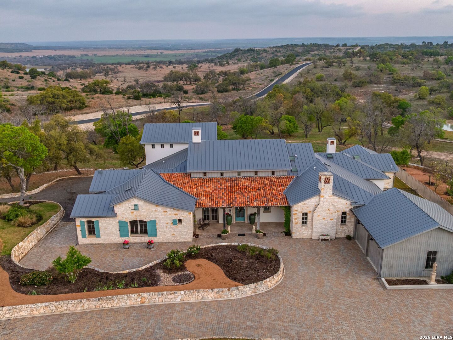 main property photo 4