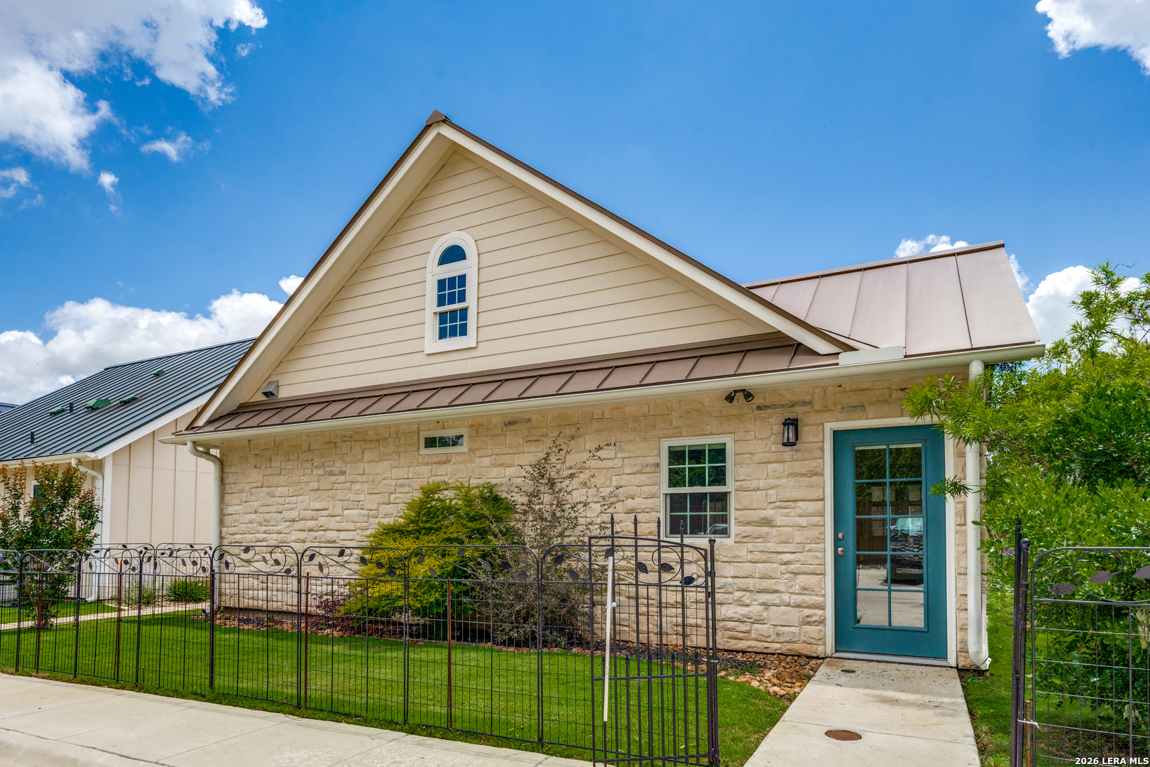 main property photo 23