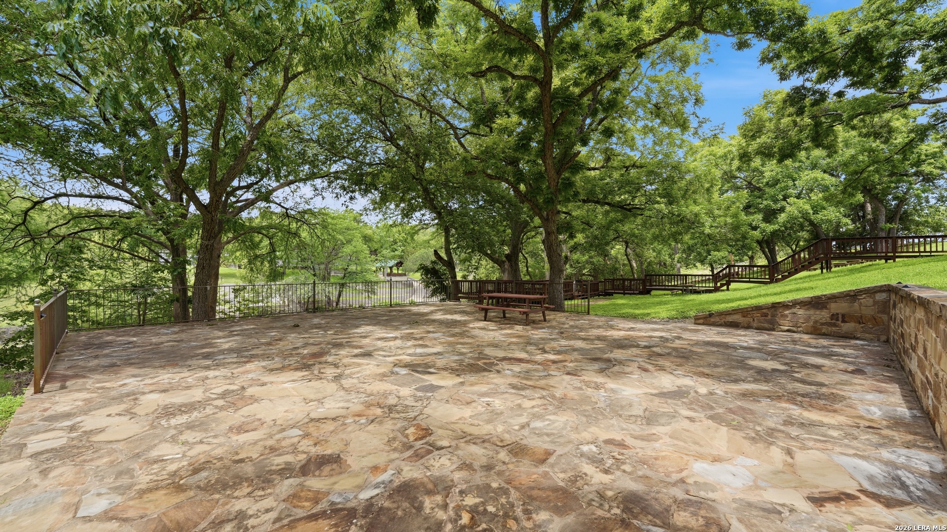 property viewer photo 17