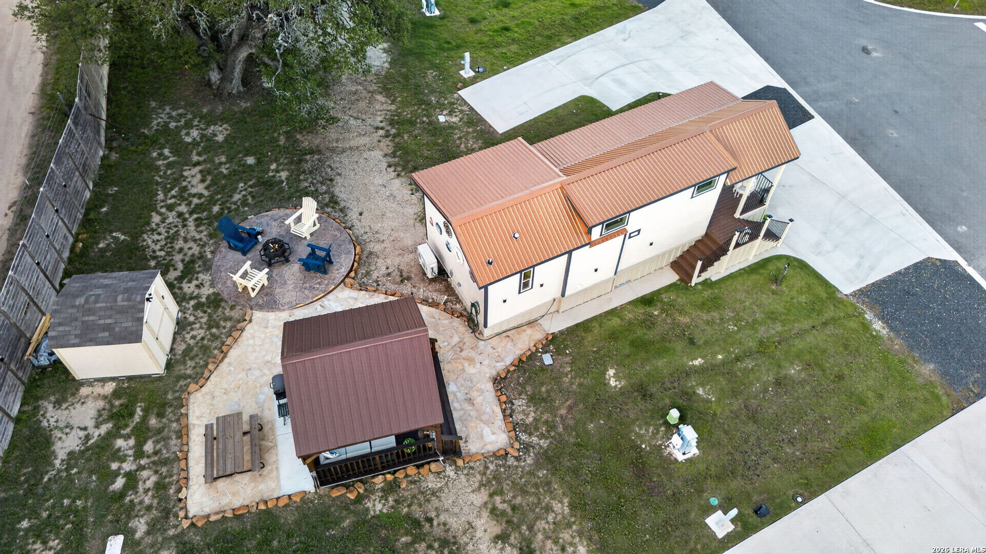 main property photo 29