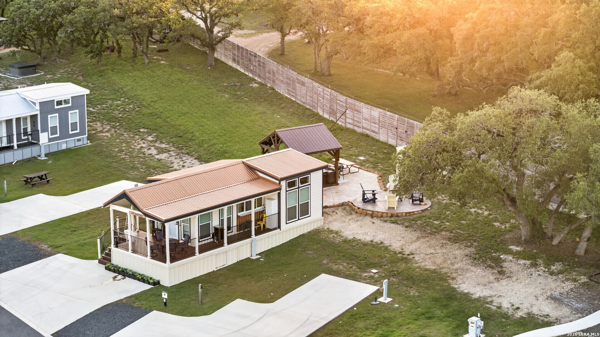 main property photo 30
