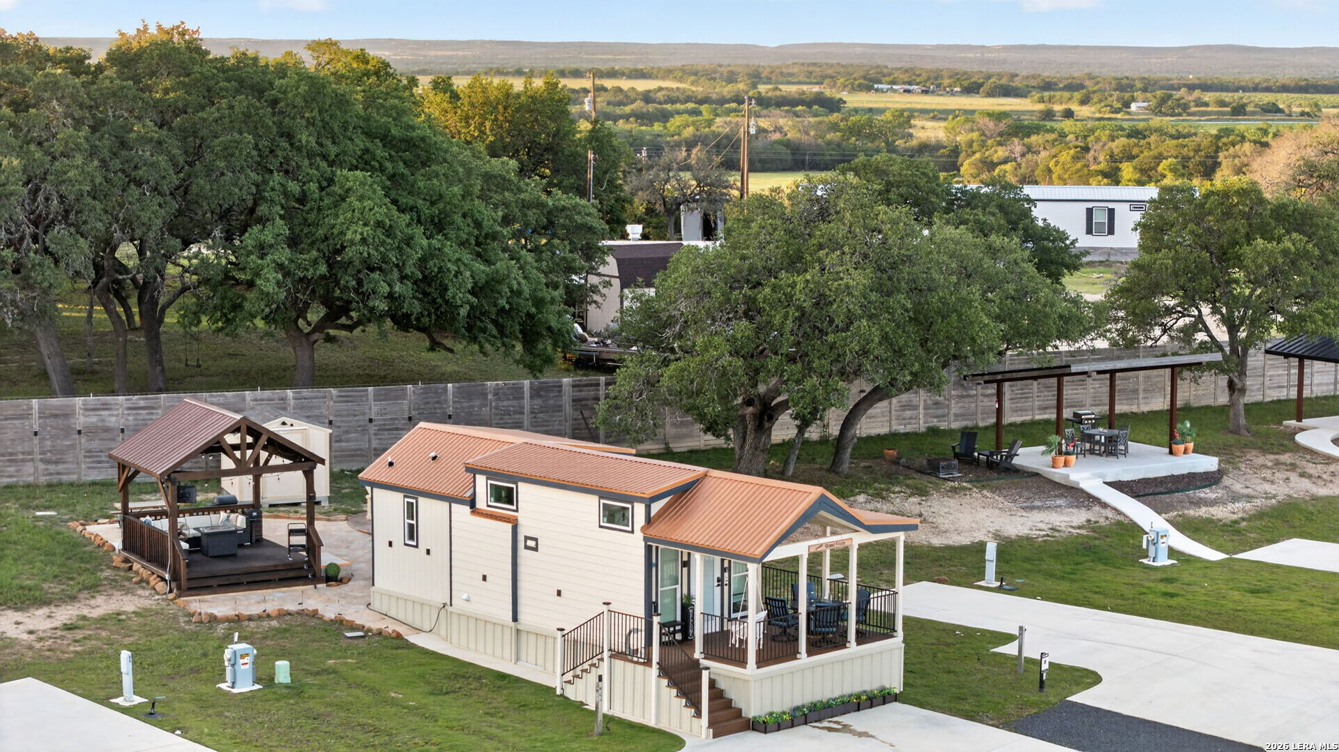 main property photo 32