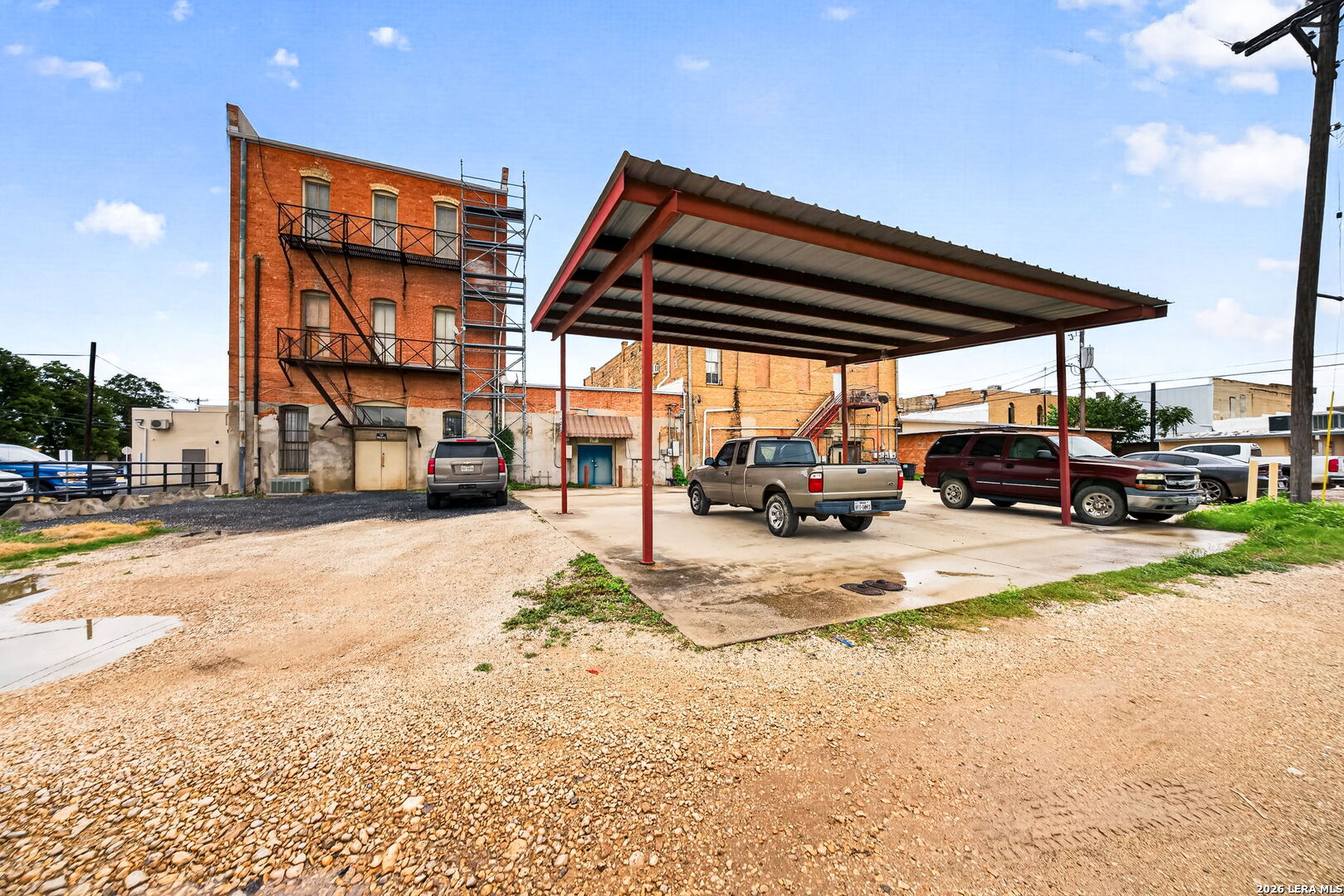 main property photo 28