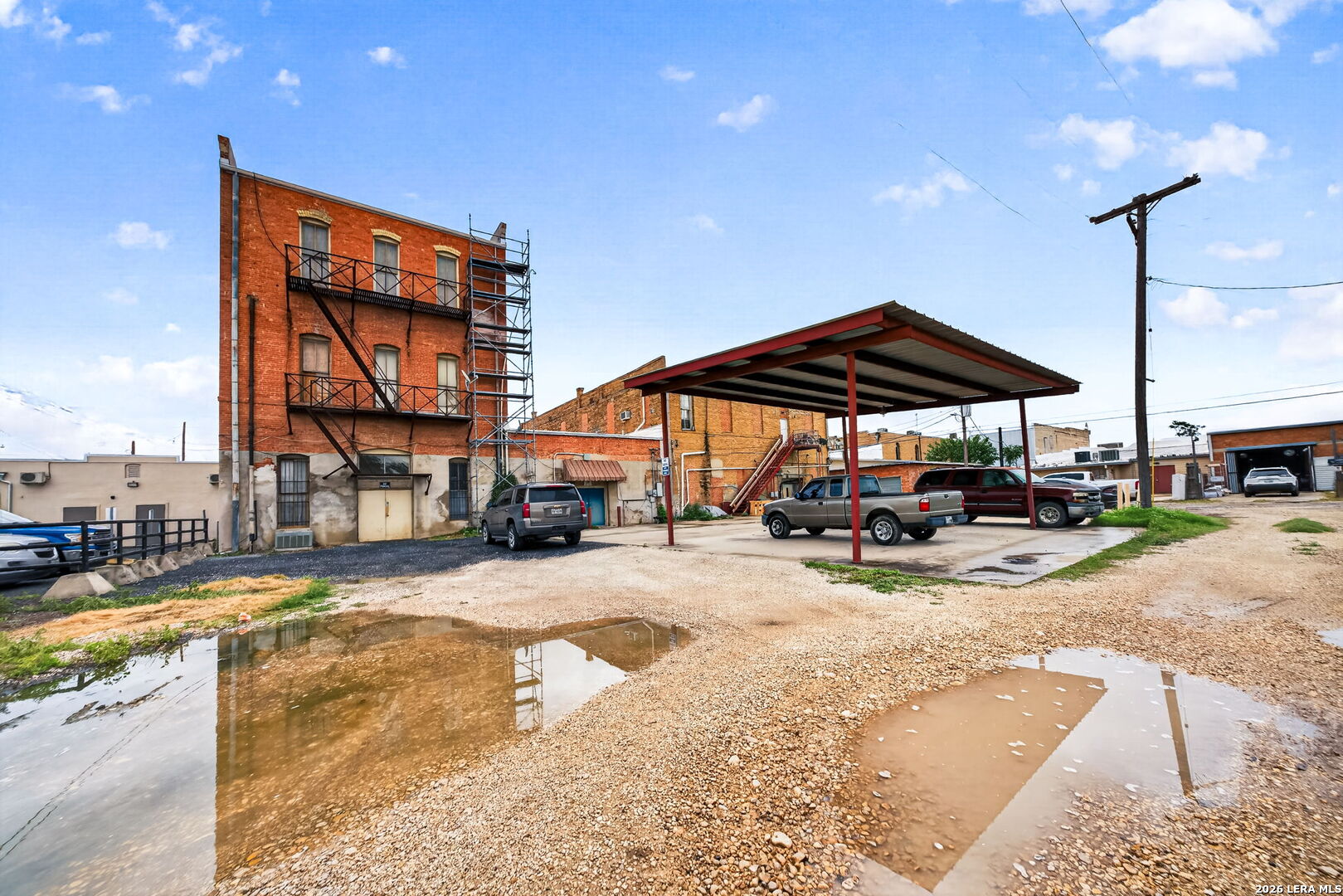 main property photo 30